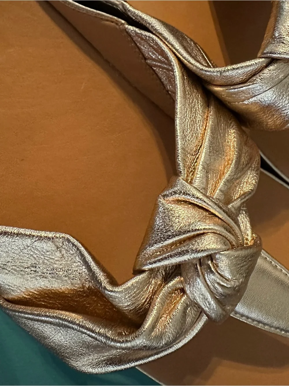 Fit flop. Metallic Rose Gold Knot Thong Sandals - Women